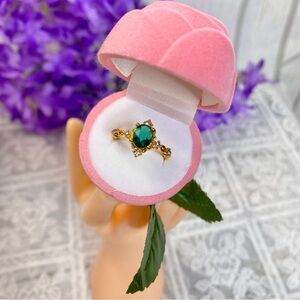 🌷 Elegant Gold Toned Emerald Green Stone CZ Oval Ring Sz 7 🌷 NWT w/ Gift Box